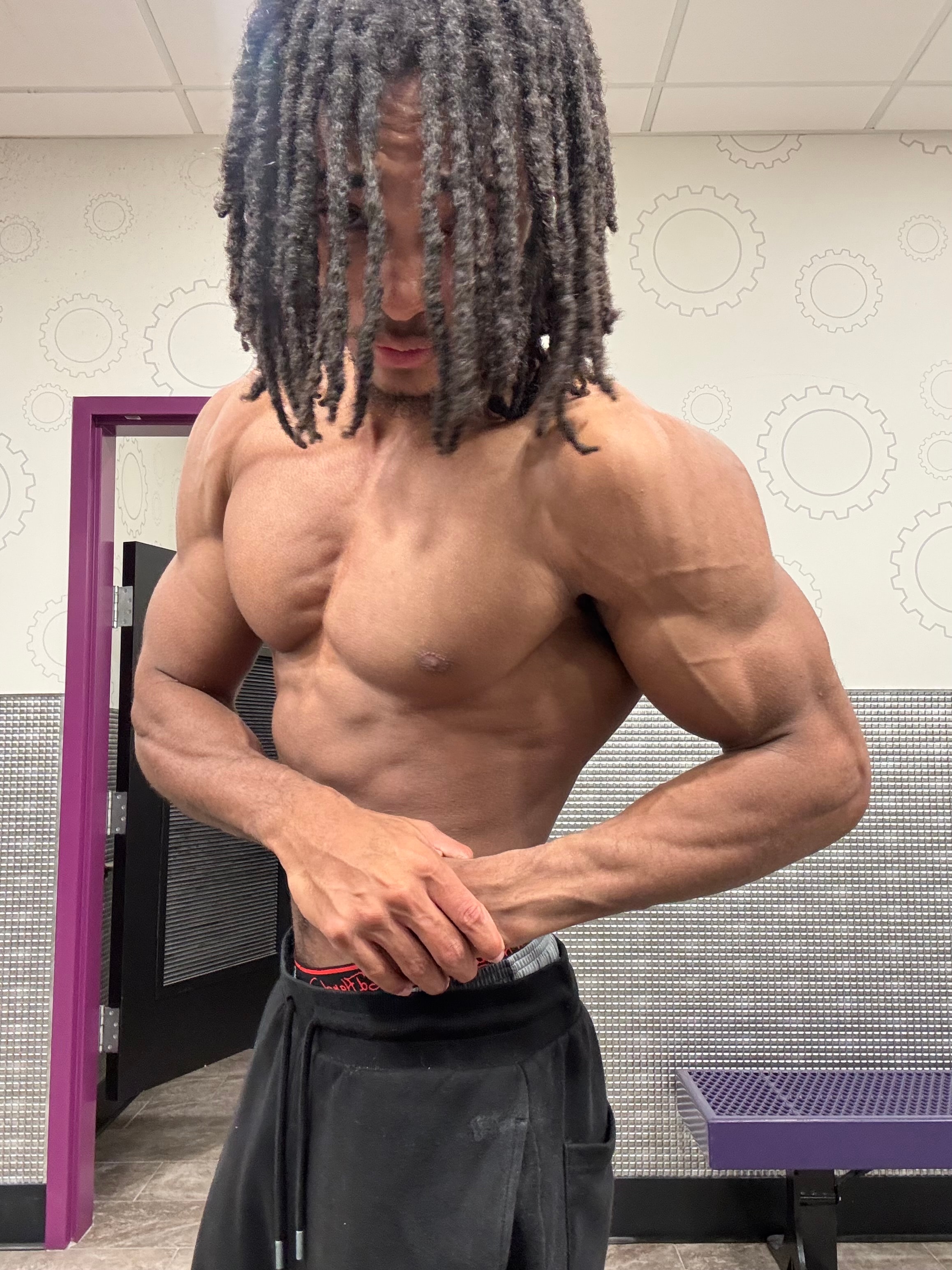 Jerome Golden — side abs pose
